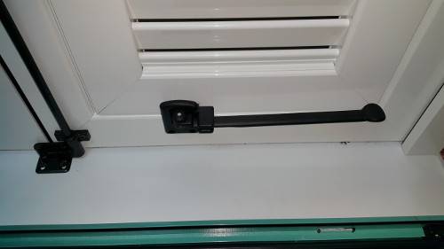 Sistem mentinere deschis canal oblon venetian